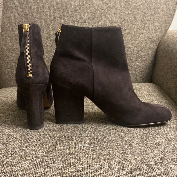 Nine West ankle boots in size 10, suede chocolate brown like new - Picture 2 of 3
